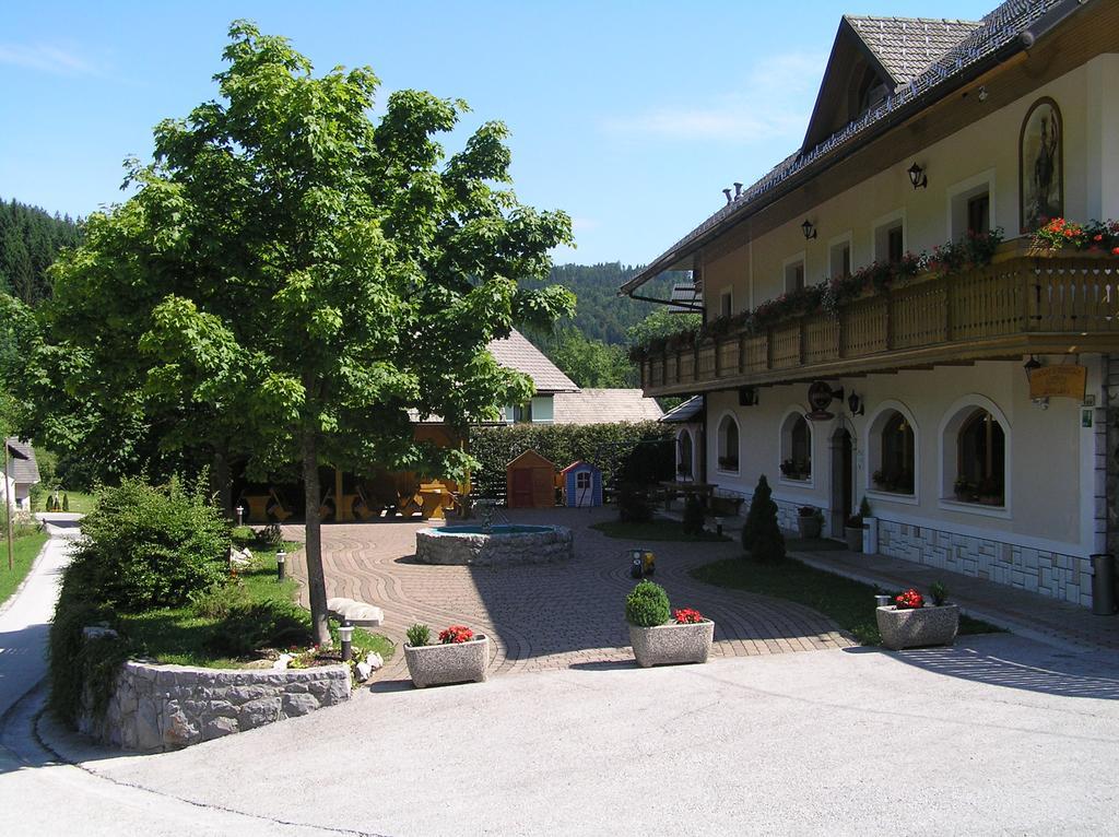 Guest House Kveder Škofja Loka Esterno foto