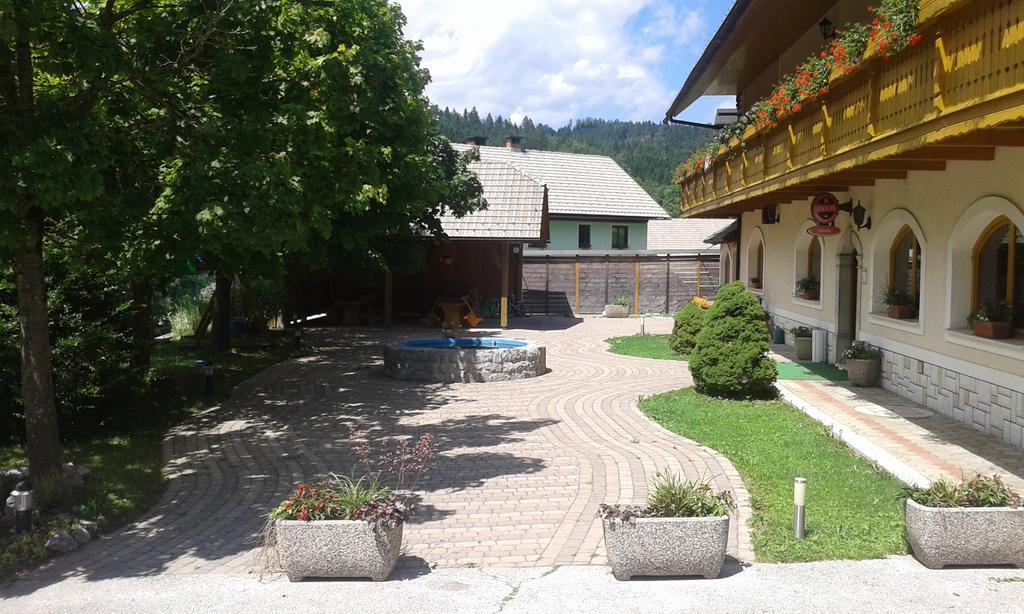 Guest House Kveder Škofja Loka Esterno foto