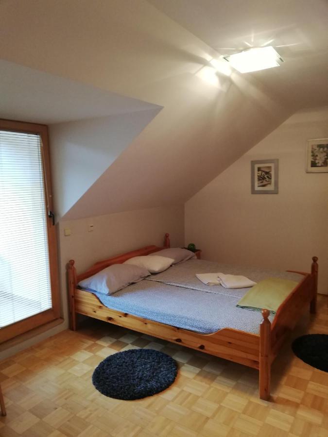 Guest House Kveder Škofja Loka Esterno foto